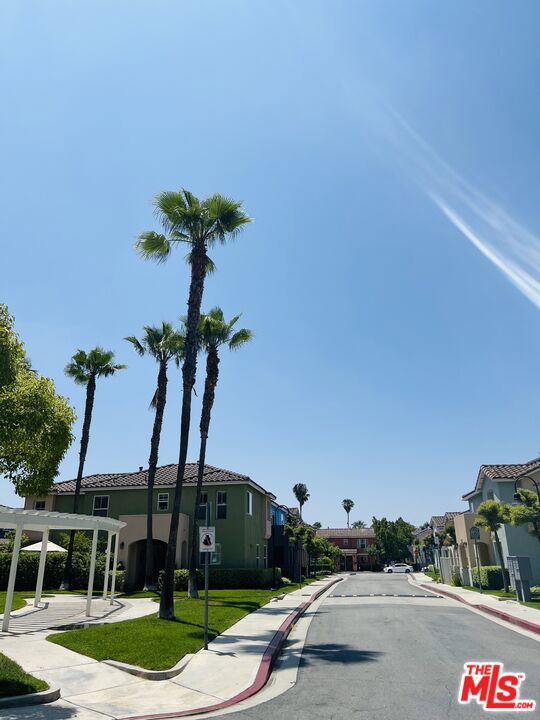 1414 N Kemmett Court, Los Angeles CA: https://media.crmls.org/mediaz/701a2c9c-d56d-4b43-8102-07ece91f191a.jpg