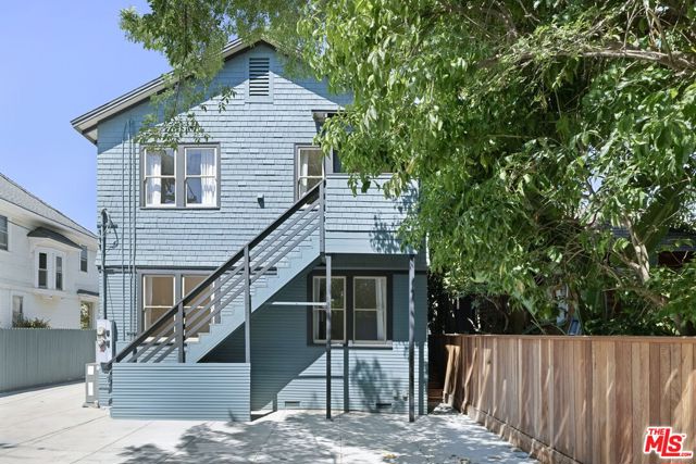 116 Roselawn Place, Los Angeles CA: https://media.crmls.org/mediaz/701a5716-b1c1-4077-bb06-61eafe934cdf.jpg