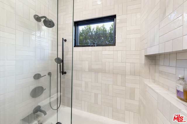 123 S Kilkea Drive, Los Angeles CA: https://media.crmls.org/mediaz/701ac602-4987-4aa2-ab68-32a0d04f6ae1.jpg