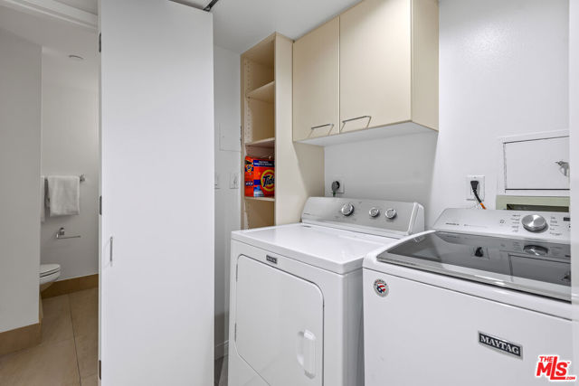 13600 Marina Pointe Drive, Marina del Rey CA: https://media.crmls.org/mediaz/701b0b6e-c715-4910-afcc-3bf604d17d1c.jpg