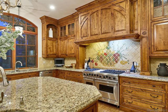 14155 Biscayne Pl, Poway CA: https://media.crmls.org/mediaz/701b5993-f29f-485e-852c-4afb81951a29.jpg