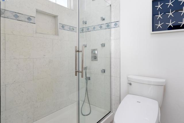 4452 Alice Way, Union City CA: https://media.crmls.org/mediaz/701c4807-60bc-42e8-98c6-322c448611f6.jpg