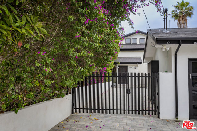 24042 Killion Street, Woodland Hills CA: https://media.crmls.org/mediaz/701c5011-6b1b-4ee2-bc6b-717bb51e0085.jpg