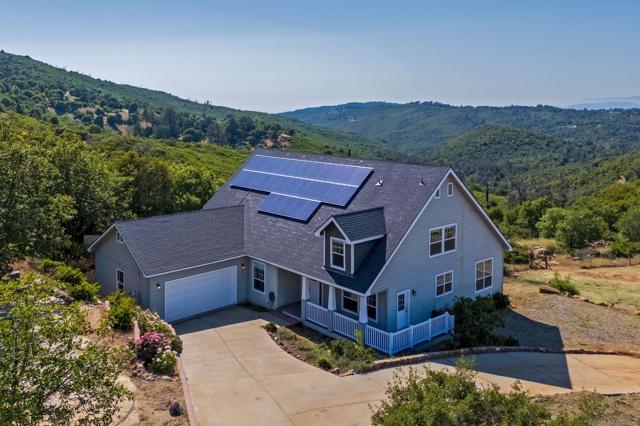 16725 Harrison Park Trail, Julian CA: https://media.crmls.org/mediaz/701c6993-2f05-4004-ac78-d78ef900fc4e.jpg