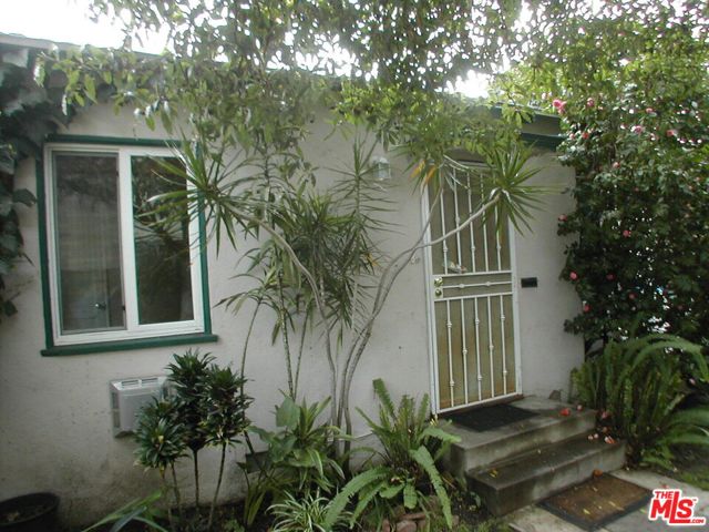 1444 Yale Street, Santa Monica CA: https://media.crmls.org/mediaz/701ce5ed-cb54-4a92-855d-956836b349d2.jpg