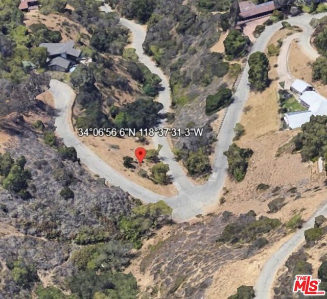 1 Topanga Skyline Dr, Topanga CA: https://media.crmls.org/mediaz/701e2805-c649-4938-b1a6-fbd60bbe64eb.jpg