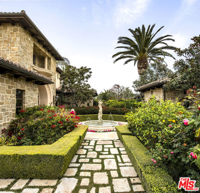 427 La Marina Drive, Camarillo CA: https://media.crmls.org/mediaz/701e3193-3414-49d1-ba96-d3e969d4c366.jpg