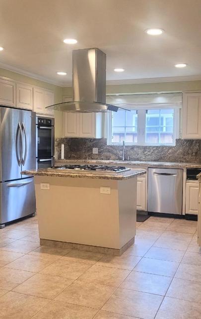 925 Flying Fish Street, Foster City CA: https://media.crmls.org/mediaz/701f35cb-81c2-4f44-b350-f2e88bd11147.jpg