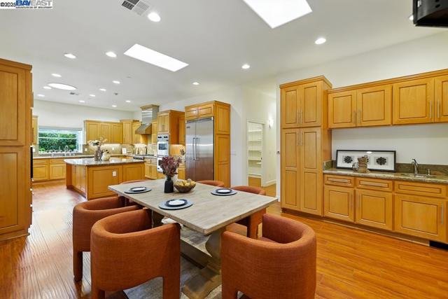 874 Overhill Dr, Hayward CA: https://media.crmls.org/mediaz/701fa26f-476b-4b2c-9f7d-f25b4de7e0ab.jpg