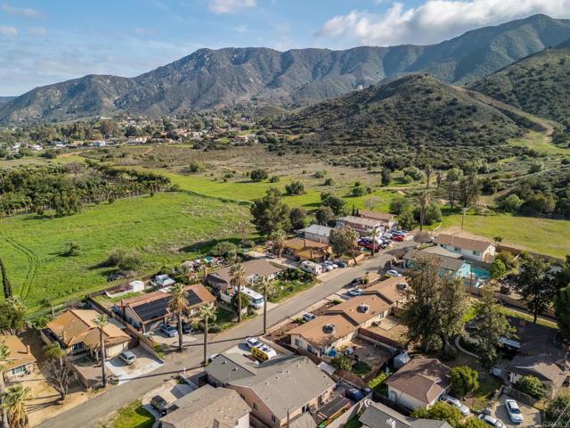 Detail Gallery Image 14 of 43 For 33115 Evergreen Sreet, Lake Elsinore,  CA 92530 - 5 Beds | 3 Baths