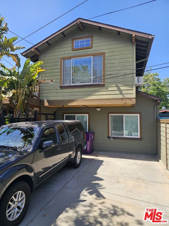 602 Obispo Avenue, Long Beach CA: https://media.crmls.org/mediaz/70204aa6-7b37-4573-b873-828ebdedc620.jpg