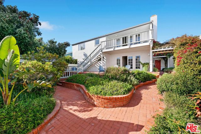 30830 Broad Beach Road, Malibu CA: https://media.crmls.org/mediaz/70204b11-ab81-4041-a961-7c23a8fb08cf.jpg