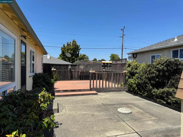 17300 Via Melina, San Lorenzo CA: https://media.crmls.org/mediaz/70208560-4f8d-46fa-8dd2-4c81f1e9412e.jpg