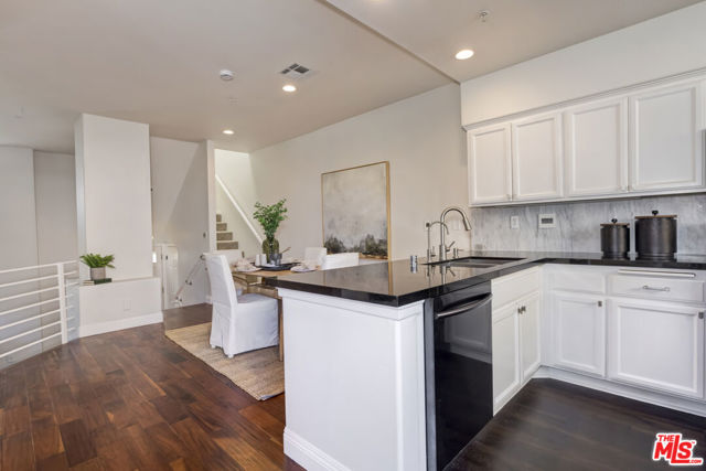 1630 E Palm Avenue, El Segundo CA: https://media.crmls.org/mediaz/70208af4-ab4a-4aef-b9d4-7da6fc8032bb.jpg