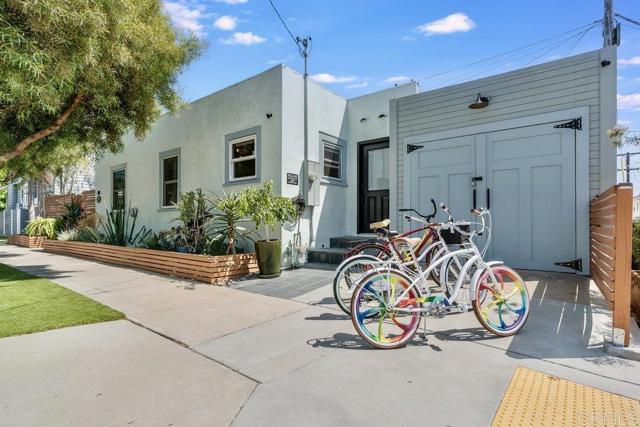 Detail Gallery Image 5 of 48 For 818 7th St, Coronado,  CA 92118 - 4 Beds | 2 Baths