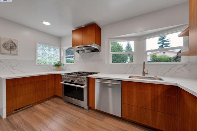 Image 19 of 57 For 3016 Hyde St
