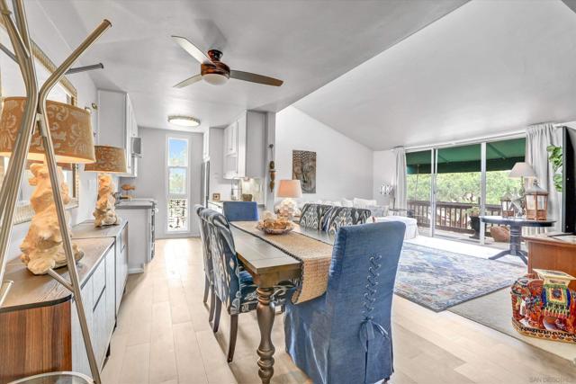 6455 La Jolla Blvd, La Jolla CA: https://media.crmls.org/mediaz/7021d7e6-59be-4ec9-8095-065b54082426.jpg