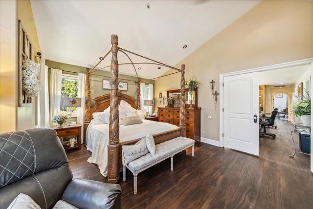 17666 Winding Creek Road, Salinas CA: https://media.crmls.org/mediaz/7021e649-db86-472f-b1af-040553d5dcb6.jpg