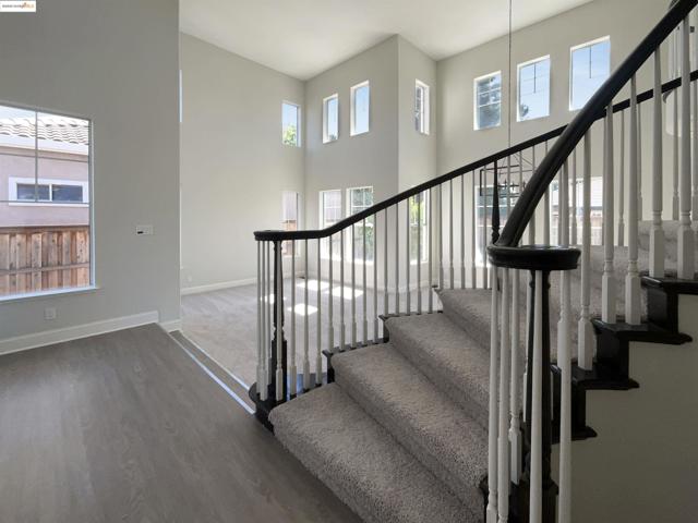 5214 Pavilion Ct, Fairfield CA: https://media.crmls.org/mediaz/70220106-c343-46b8-a601-e73b8a939a54.jpg