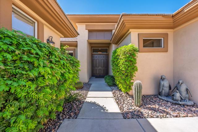36531 Tallowood Drive, Palm Desert CA: https://media.crmls.org/mediaz/70224f1c-df25-438f-9b81-6d36e660ea94.jpg