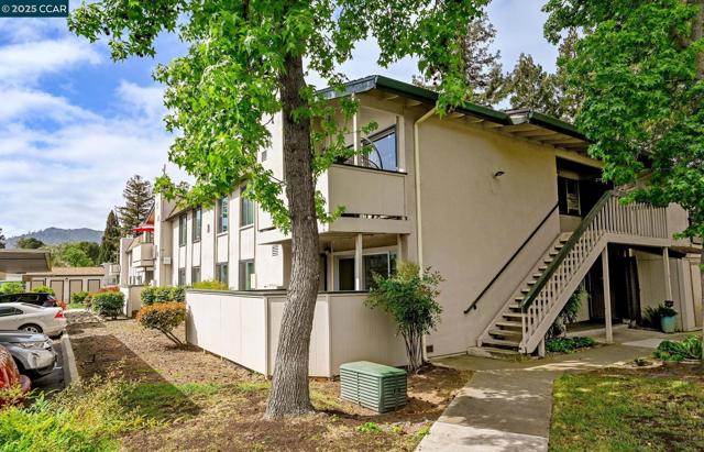 5450 Concord Blvd, Concord CA: https://media.crmls.org/mediaz/70226822-ee6a-47f7-b261-a5e22079a79d.jpg