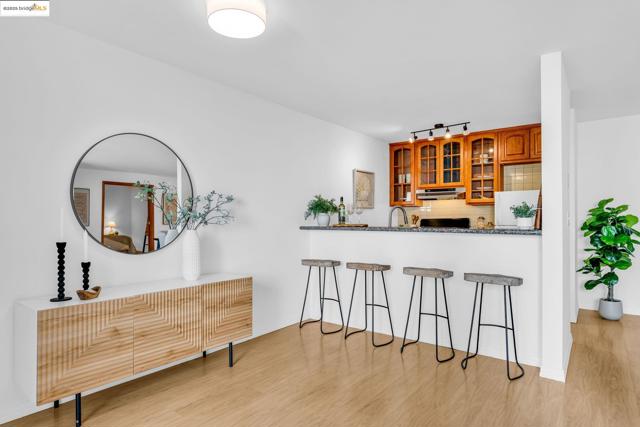 288 Whitmore St, Oakland CA: https://media.crmls.org/mediaz/7022c82c-e21e-43dc-b5c4-4cb17ef43c7f.jpg