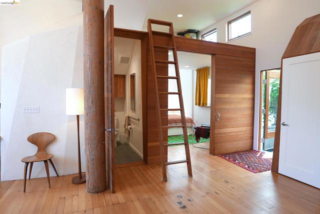 Image 15 of 32 For 2484 Martin Luther King Jr Way