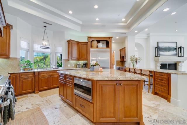 15397 Rock Creek Ln, El Cajon CA: https://media.crmls.org/mediaz/7022ff9b-0a30-4ca5-bc2f-e005a03d522e.jpg