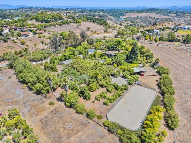 31619 21 Via Puerta Del Sol, Bonsall CA: https://media.crmls.org/mediaz/70231494-7063-4d10-9dbb-0f82171f5195.jpg