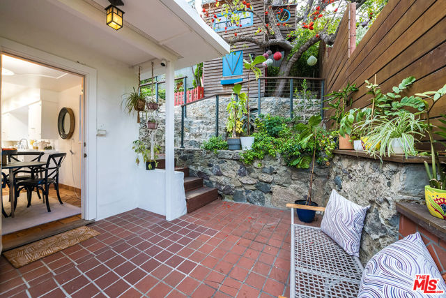2620 Rutherford Drive, Los Angeles CA: https://media.crmls.org/mediaz/7023cbea-ef61-4db1-bfe8-f9abd06361c9.jpg