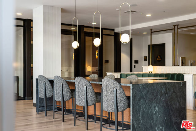 250 E Broadway, Long Beach CA: https://media.crmls.org/mediaz/7023d1d9-47a5-4257-9fb1-fb33822b6685.jpg