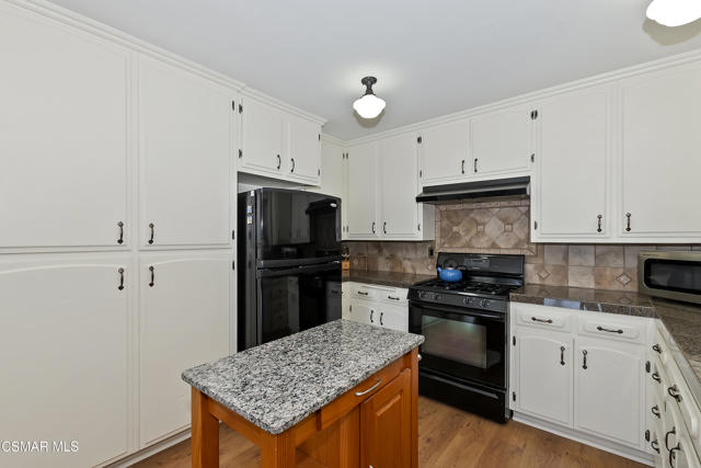 1525 Lower 2nd Kitchen