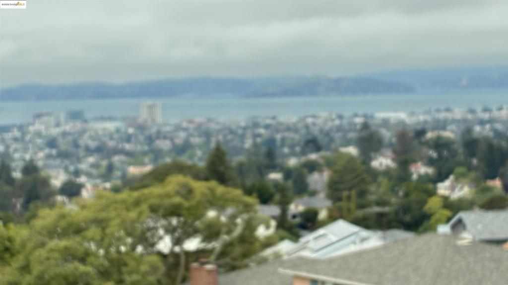 https://media.crmls.org/mediaz/7023fdd2-a664-46dd-8a5d-e46d3232e02c.jpg?preset=X-Large