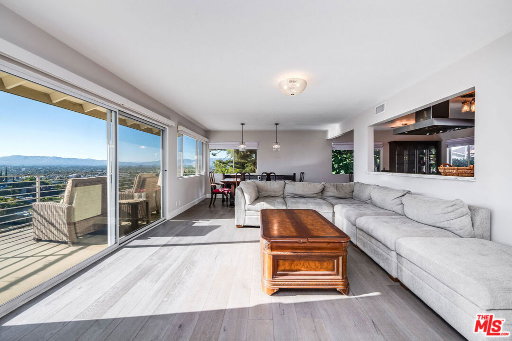 3909 Glenridge DriveSherman Oaks image #7