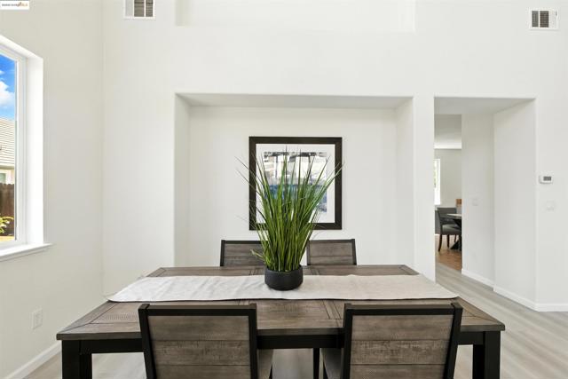 78 Vella Circle, Oakley CA: https://media.crmls.org/mediaz/7024c2d2-29f6-4b70-aad3-bfbf78ad3e14.jpg
