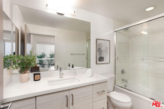 6067 W Studio Court, Los Angeles CA: https://media.crmls.org/mediaz/702510c2-5a1c-485b-acde-09d36b08faf3.jpg
