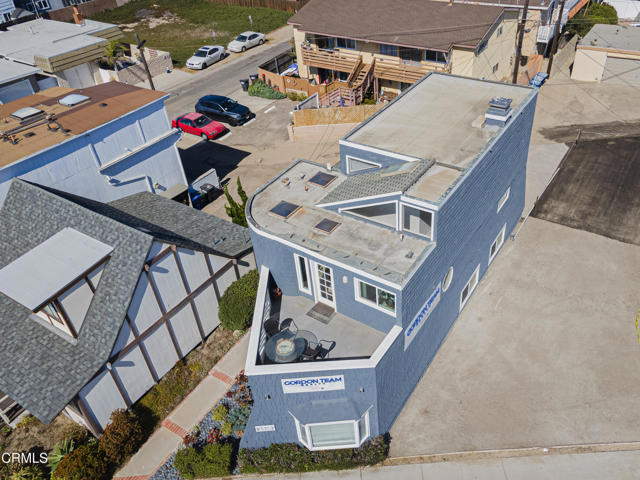 2516 Roosevelt Boulevard, Oxnard CA: https://media.crmls.org/mediaz/70264eb3-f1fb-4f6b-89d0-514527a9e5c5.jpg