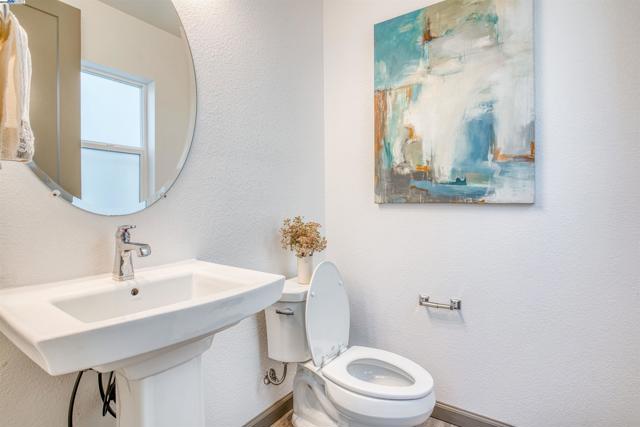 5792 Barley Rd, Dublin CA: https://media.crmls.org/mediaz/702670aa-9fad-48b1-8eb2-9b7854312487.jpg