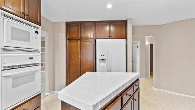 2894 Torrey Pines Rd, La Jolla CA: https://media.crmls.org/mediaz/7026d5b8-c994-4ff5-b7e0-0772a68684af.jpg