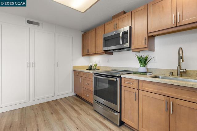 1501 Oakmont, Walnut Creek CA: https://media.crmls.org/mediaz/70276a51-dc7a-4f7d-b4a3-8a0bb0548a26.jpg