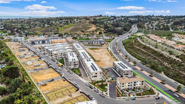 2581 Broom Ln, Carlsbad CA: https://media.crmls.org/mediaz/70278500-6461-4096-9928-553406dbfec3.jpg