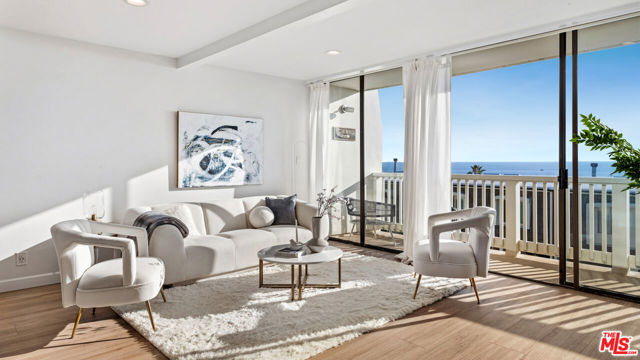 11862 Starfish Lane, Malibu CA: https://media.crmls.org/mediaz/7027de37-71b9-4644-91c5-4daa97375f85.jpg