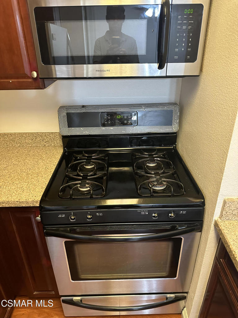 https://media.crmls.org/mediaz/70284331-39cd-4078-83ef-67fd5eddbc72.jpg?preset=X-Large
