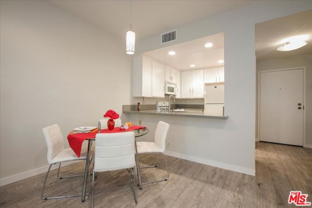 8675 Falmouth Avenue, Playa del Rey CA: https://media.crmls.org/mediaz/7028ce8e-bf48-47ad-a00b-c630b3f963dc.jpg