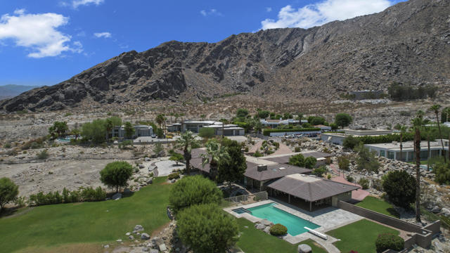 770 S La Mirada Road, Palm Springs CA: https://media.crmls.org/mediaz/7028f598-2831-49e0-81a8-a85c0ffe2c75.jpg
