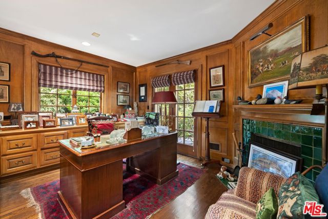 616 Perugia Way, Los Angeles CA: https://media.crmls.org/mediaz/7029549a-6231-4be9-8402-911563d49ff8.jpg