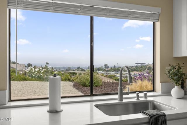 7024 Meadowview Court, Ventura CA: https://media.crmls.org/mediaz/702991f2-4663-4519-b588-305e77f5c18c.jpg