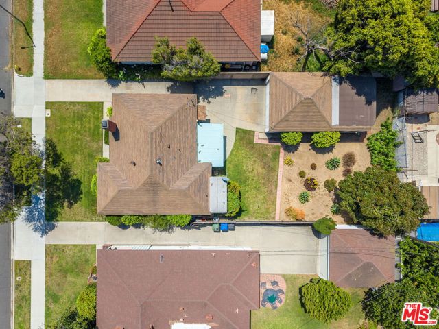 2725 Midvale Avenue, Los Angeles CA: https://media.crmls.org/mediaz/7029b173-b419-4b12-af51-95b3bca3f688.jpg