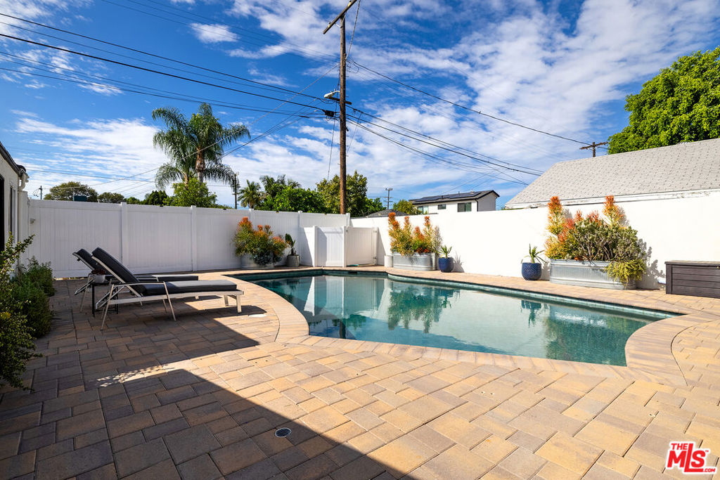 19432 Hartland Street