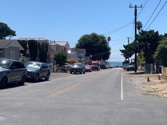 21130 E Cliff Drive, Santa Cruz CA: https://media.crmls.org/mediaz/7029cdf7-bfad-4943-8188-7c52c47876a0.jpg